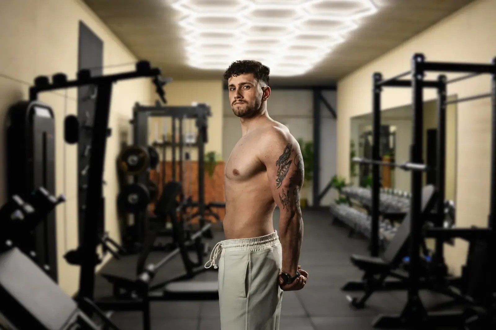 Personal trainer Lando Schalk van Schalk & Shape in zijn private gym aan de Bredaseweg in Minderhout